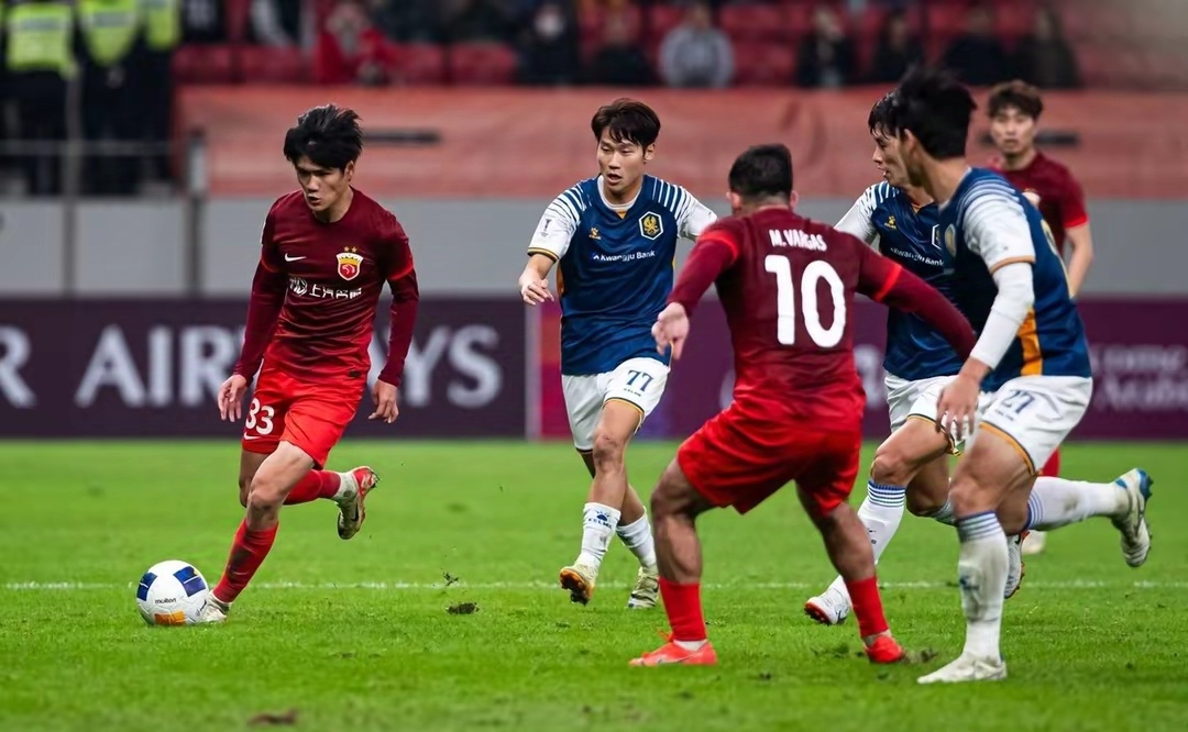 冲刺阶段亚冠焦点战;上海海港迎来里程碑;管理层满意;年轻球员得到机会的简单介绍 冲刺阶段亚冠焦点战;上海海港迎来里程碑;管理层满意;年轻球员得到机会的简单介绍