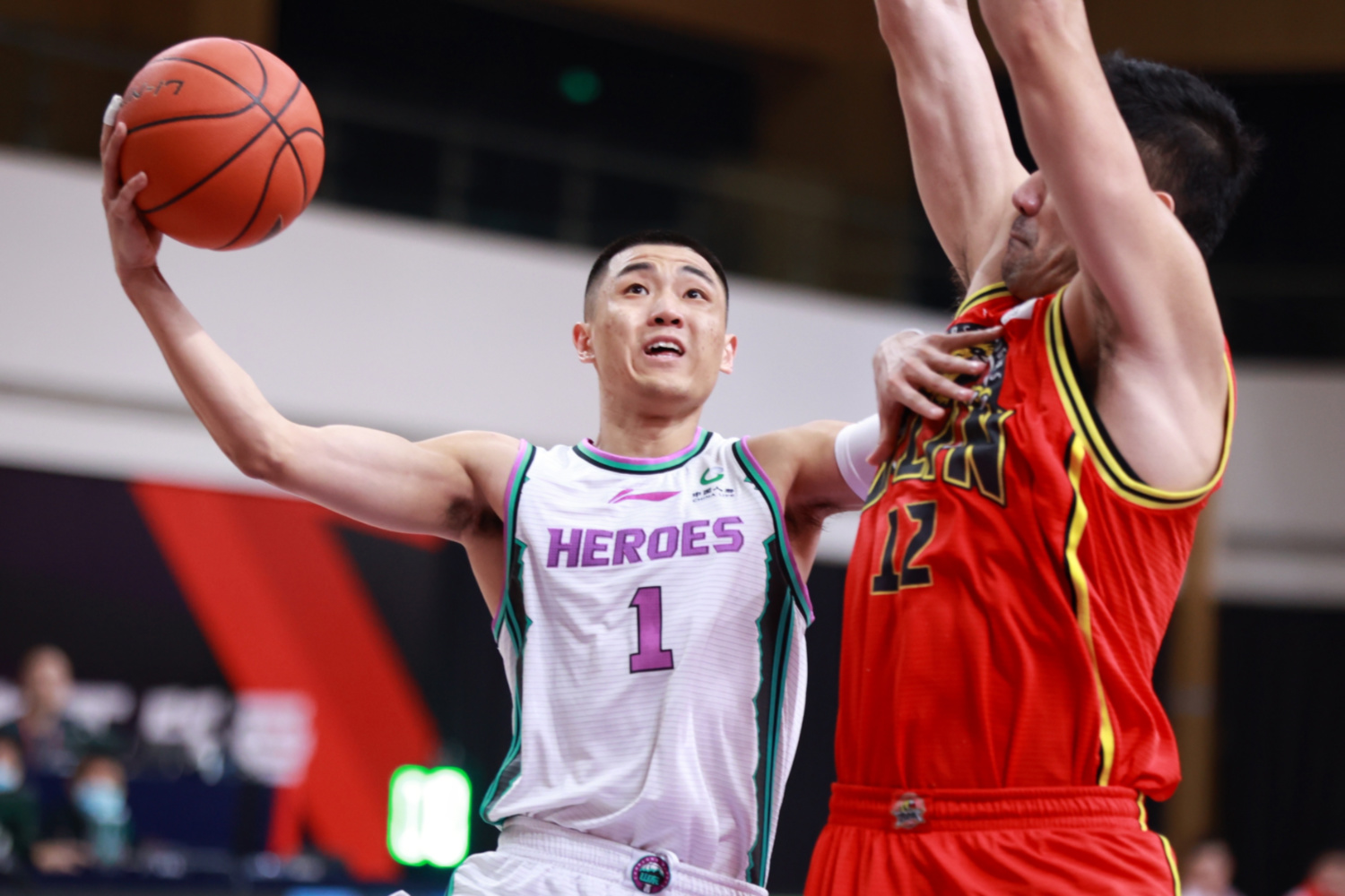 包含转会期CBA常规赛焦点战；犹他爵士队长鼓劲；底气十足；资深球员宣示担当的词条