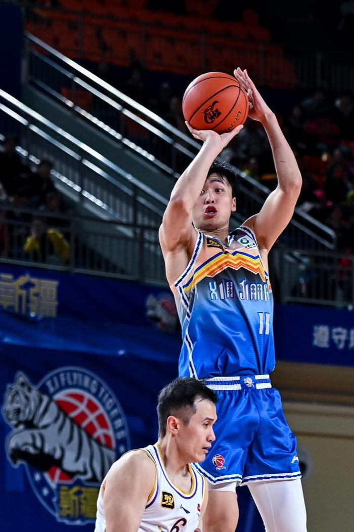 包含新疆广汇发布备战花絮,加时末段调整名单,CBA常规赛任务艰巨,纪律约束更严格的词条 包含新疆广汇发布备战花絮,加时末段调整名单,CBA常规赛任务艰巨,纪律约束更严格的词条