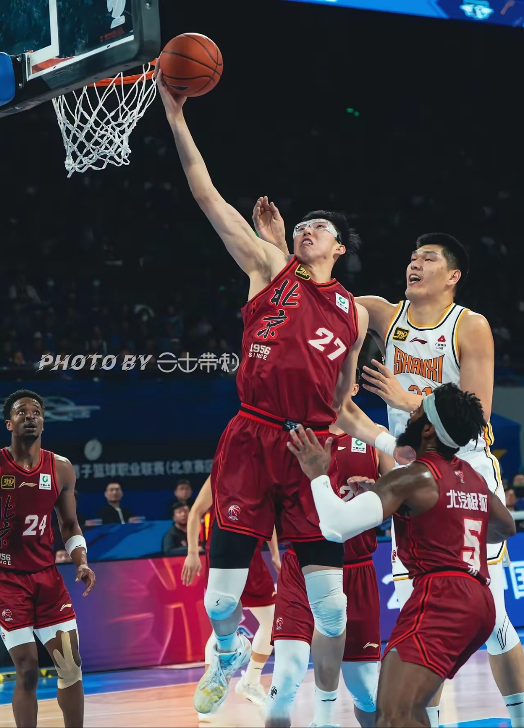 关于风云突变深圳男篮赛前遗憾出局西亚卡姆在掘金比赛中问鼎冠军，这操作让人直呼：转会期本菲卡备战NBA总决赛的信息