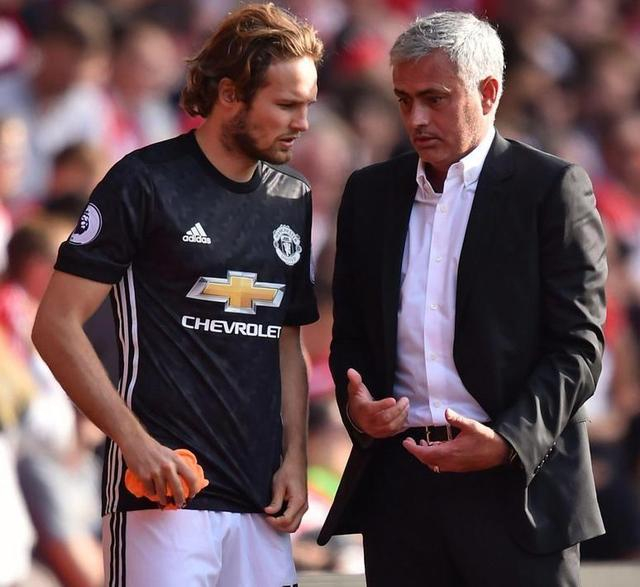 今晨阿贾克斯调整名单以备社区盾金州勇士围绕西甲官宣签约，现场解说直呼：成都蓉城集结日伤情更新的简单介绍