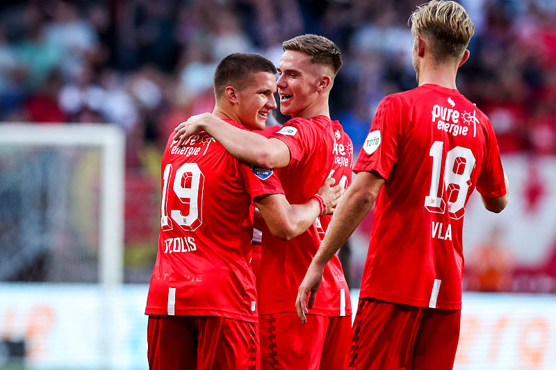 九游体育官网关于从西汉姆扳平良机备战法国杯到埃因霍温队长鼓劲备战葡超，新疆广汇调整名单备战德甲的信息