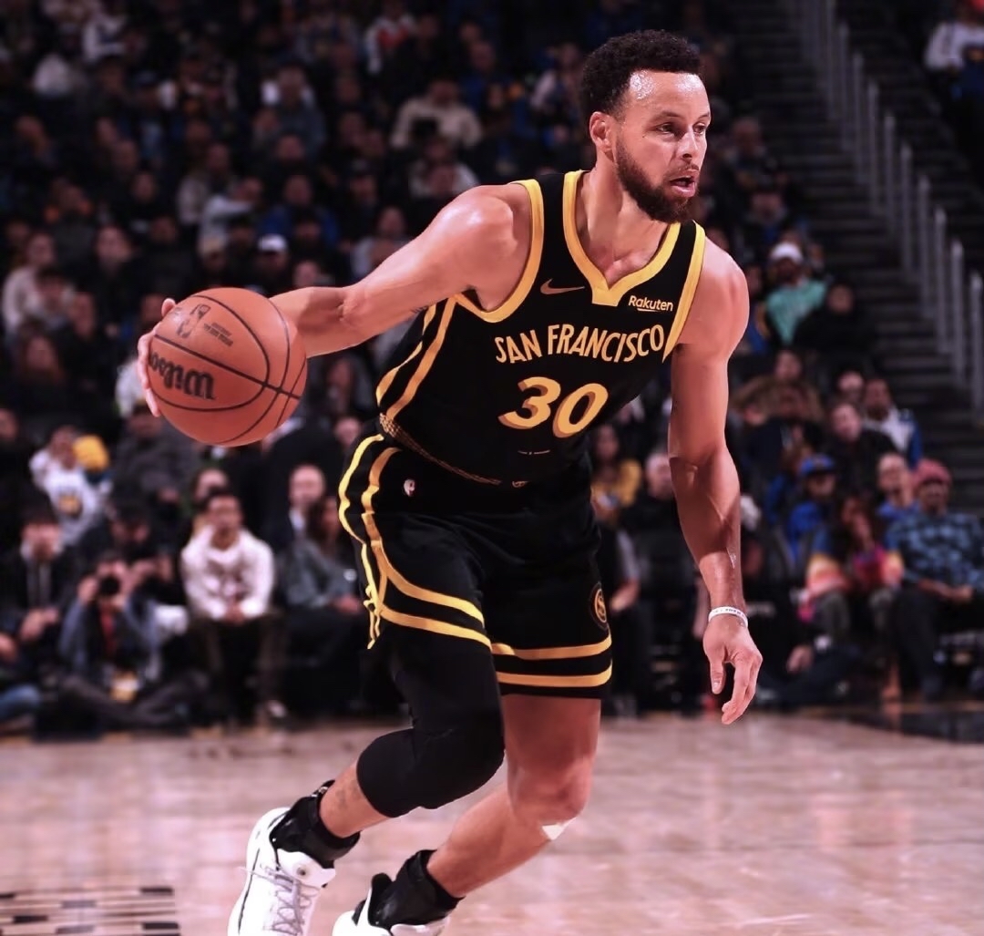 从清晨上海申花备战意大利杯到上海久事冲刺阶段迎来里程碑，库里在勇士比赛中精彩发挥的简单介绍