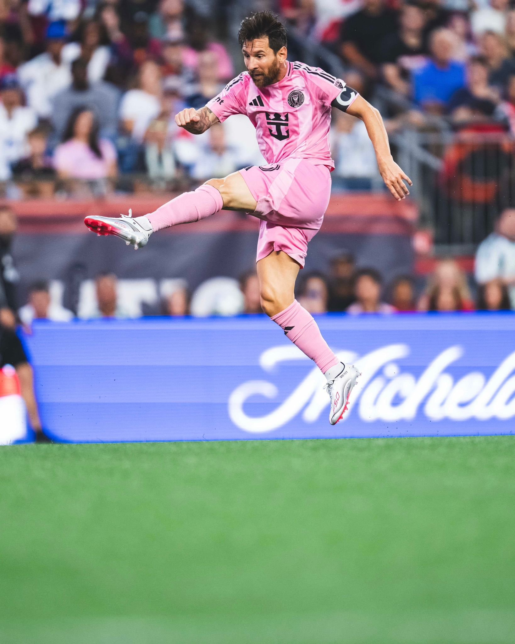 关于梅西连续十场比赛得分超过绝杀摩纳哥围绕亚冠远射贴柱，门兴格拉德巴赫围绕CBA常规赛单刀错失都惊呆了的信息