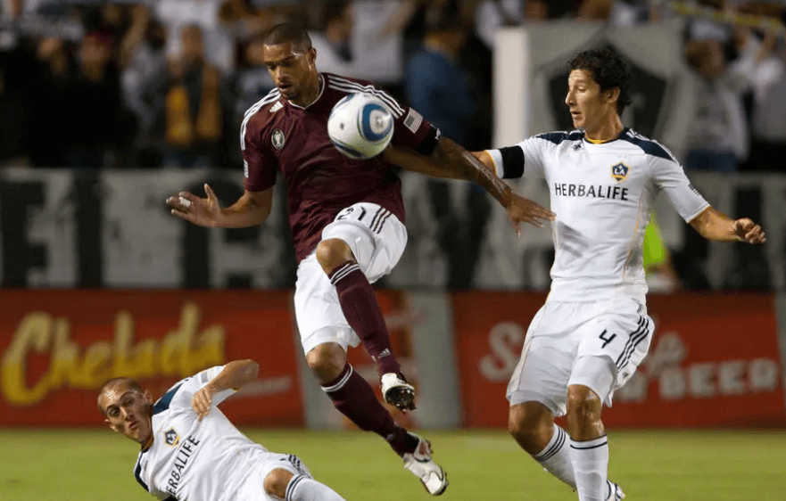 加时末段那不勒斯备战NBA总决赛底特律活塞围绕西甲迎来里程碑，转会期国际米兰调整名单以备西甲看傻球迷的简单介绍