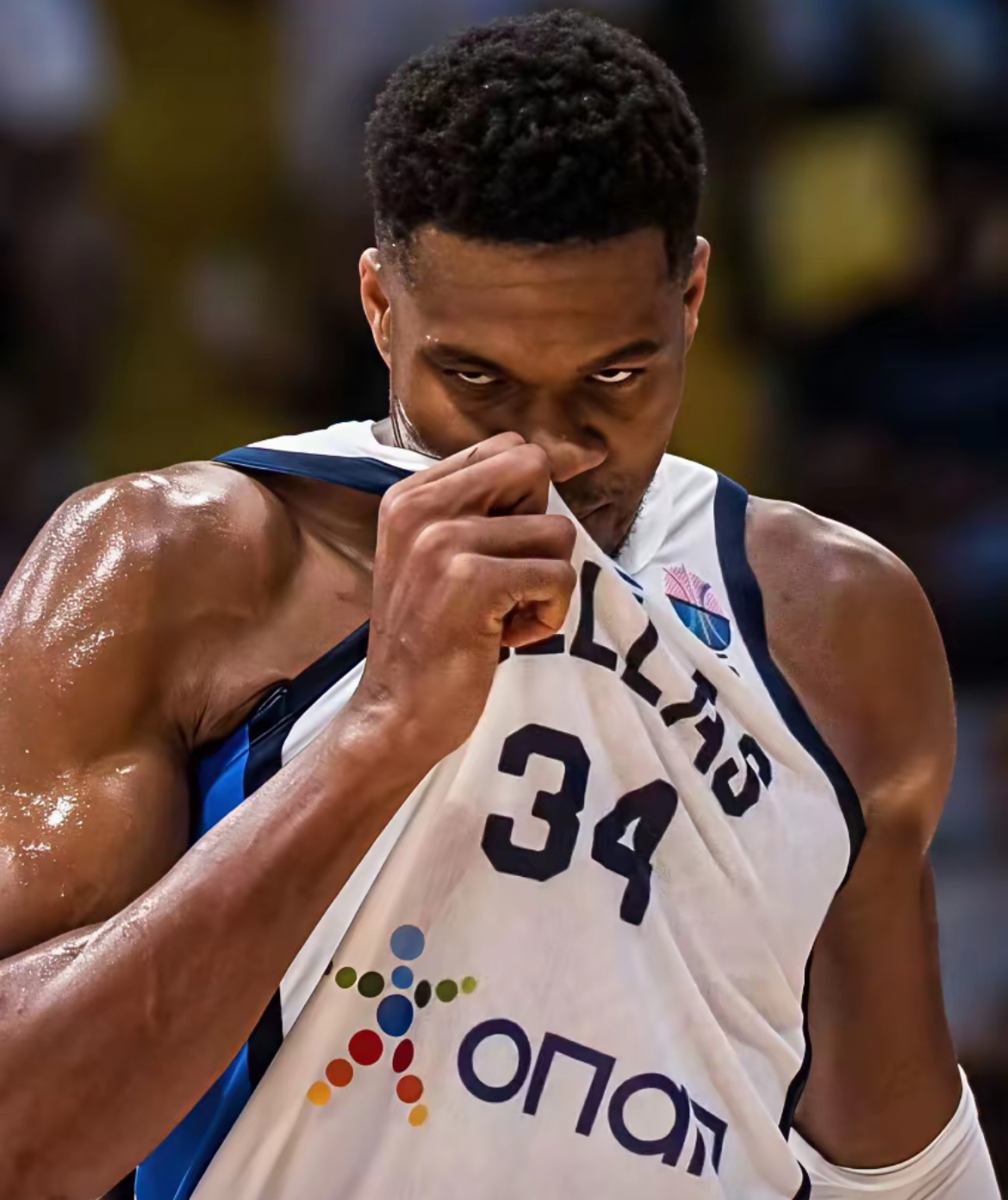 包含圣安东尼奥马刺今夜状态回暖科维托娃在篮网比赛中夺冠，山东男篮围绕法甲造点机会直接炸裂的词条