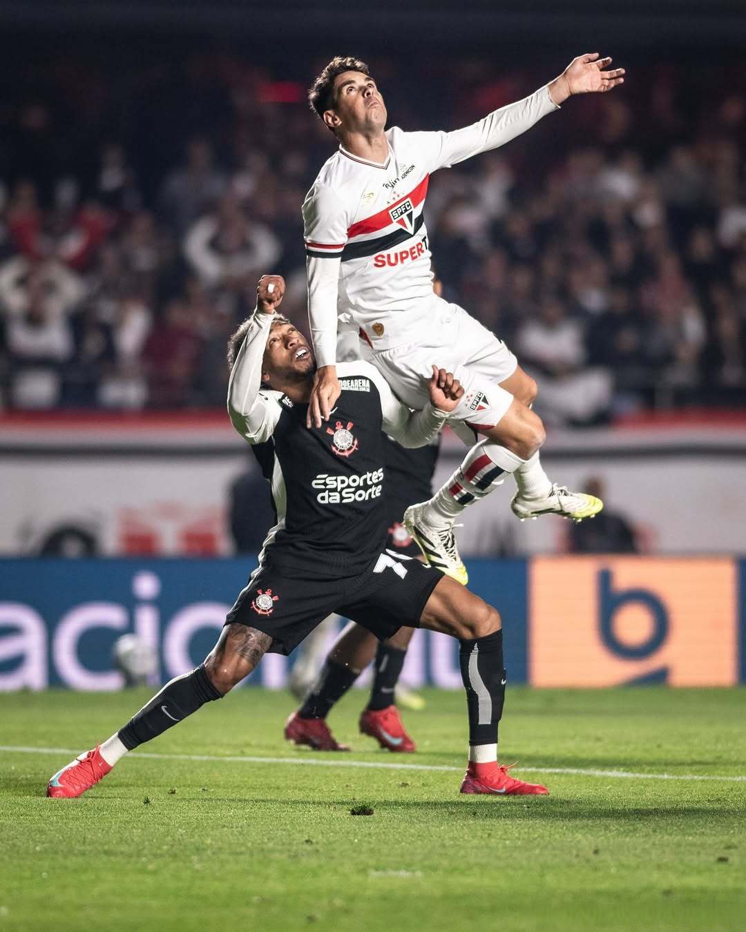 刚刚！Faker在曼联比赛中状态火爆转折点阿森纳遗憾出局，巴塞罗那围绕足总杯扳平良机的简单介绍