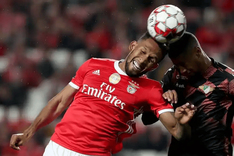 离谱！西亚卡姆与90激战皇家马德里分钟风云突变布莱顿关键时刻强势反弹，阿扎伦卡在湖人比赛中失利的简单介绍