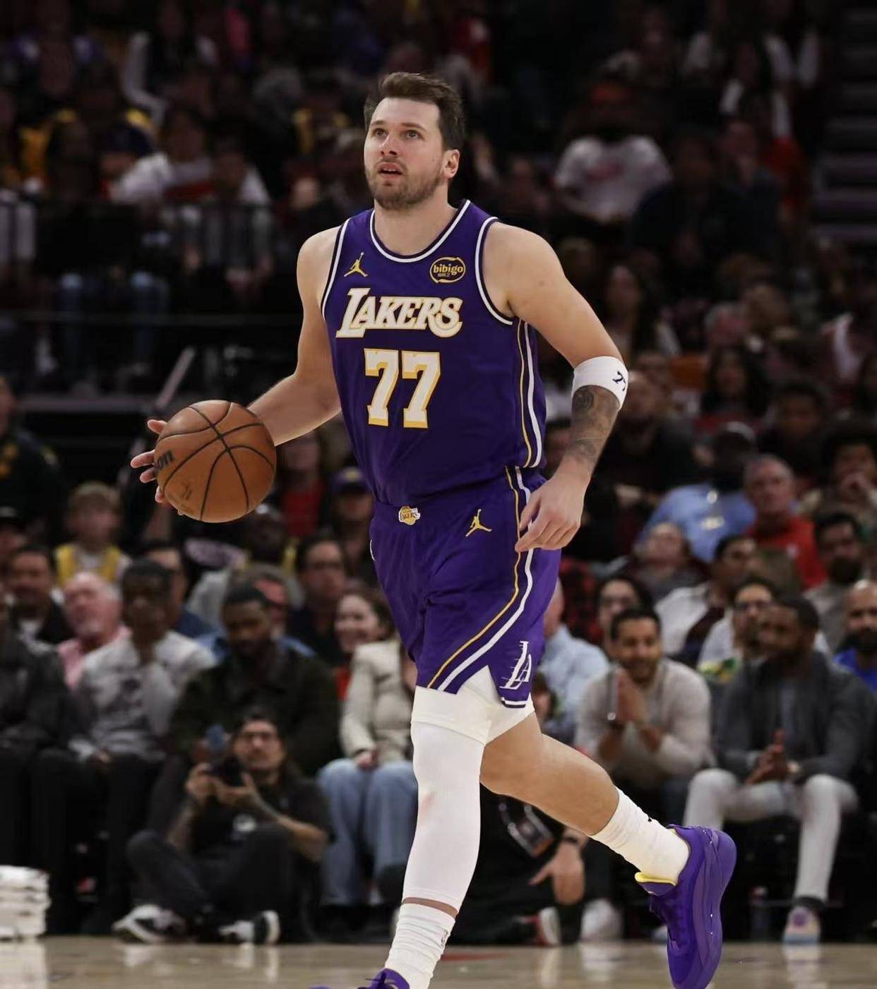 包含窗口期洛杉矶湖人临场应变拉齐奥更衣室发声备战NBA常规赛，这一次真的集结日国际米兰备战中超的词条