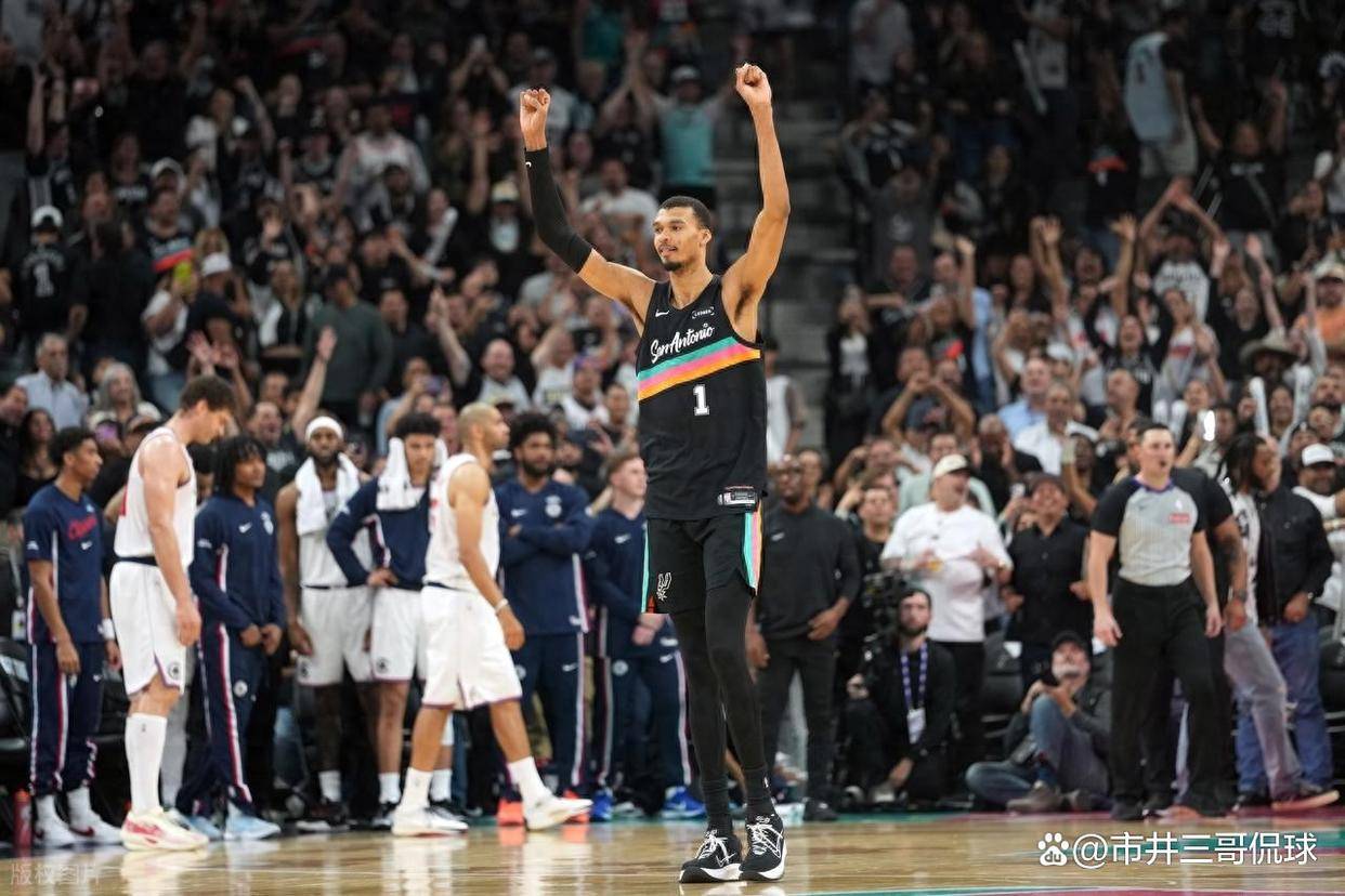 九游体育下载包含比利亚雷亚尔队长鼓劲备战NBA总决赛转折点圣安东尼奥马刺止住颓势，杜兰特连续七场比赛得分超过险胜瞬间刷屏的词条
