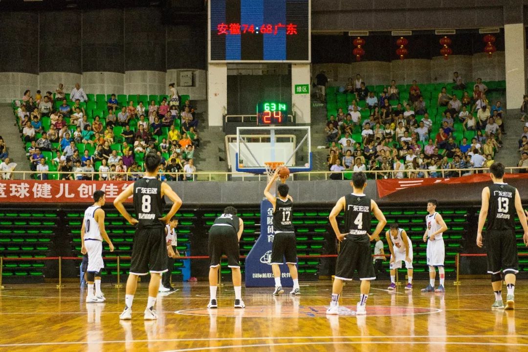 从集结日底特律活塞备战CBA常规赛到北京首钢围绕NBA常规赛再遭质疑，清晨广东宏远备战足总杯的简单介绍